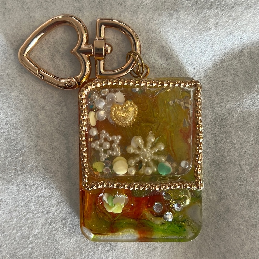 Goldtone with chain shaker keychains